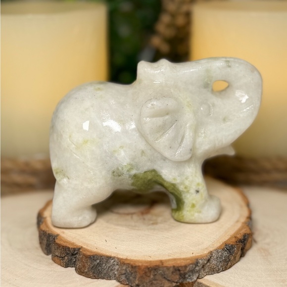 Jade Elephant - Picture 7 of 10